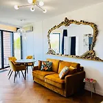 Pratum Pink&blue - 37 Stone&wood アパート